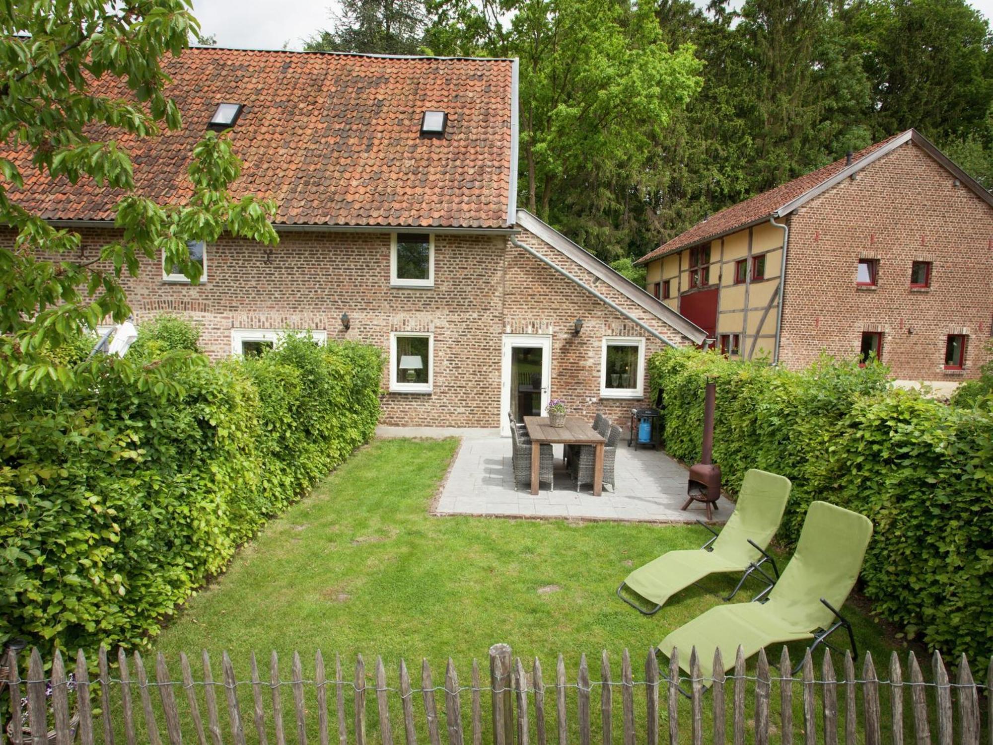 Stunning Holiday Home Near Forest In Slenaken Exterior foto